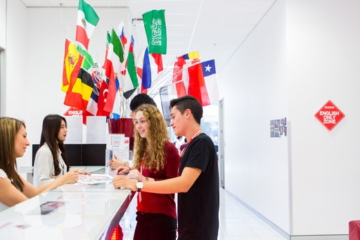 オーストラリア留学 ブリスベン Browns 受付 1 名古屋・岐阜・大垣 留学エージェント