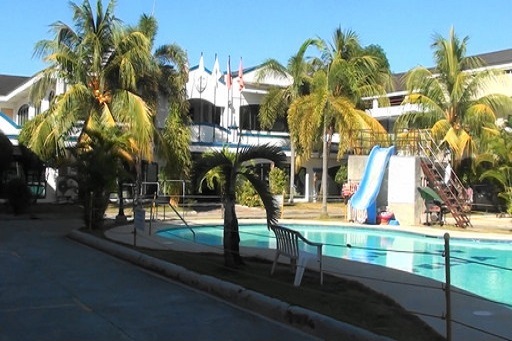 フィリピン セブ島留学 English Fella 1 中庭2