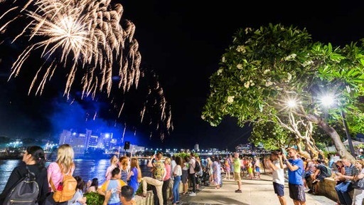 ChristmasFireworks_20171102_Wide